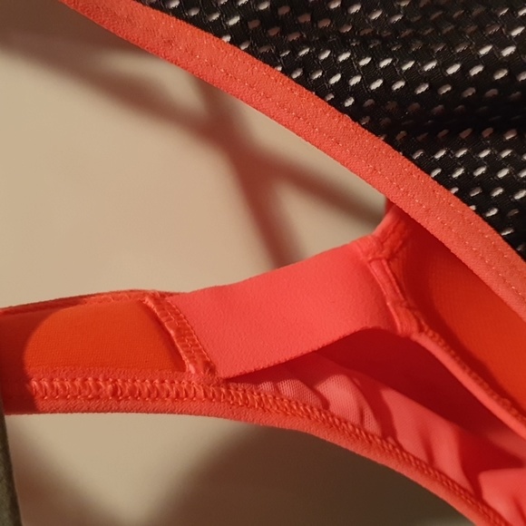 VS Knockout Front-Close Sport Bra - Picture 6 of 6